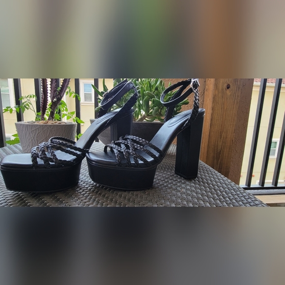 Gianni Bini platform heels - Picture 4 of 4